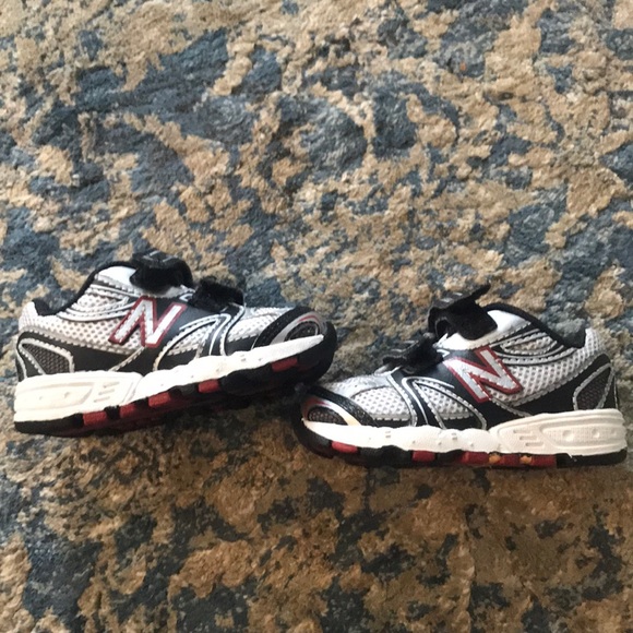 Barely worn new balance gym shoes for baby boy - Picture 2 of 2